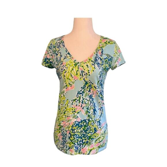 Lilly Pulitzer Michele Blue Vibrant Sky Heaven Tee V-Neck Tropical Floral Print - Picture 1 of 7